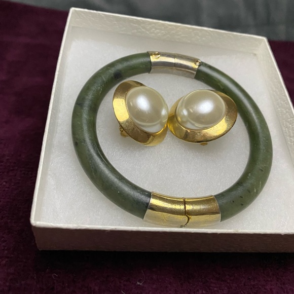REAL Jade 1970’s Vintage Gold Clasp Bangle with Moonstone Earrings [NEW] - Picture 2 of 6